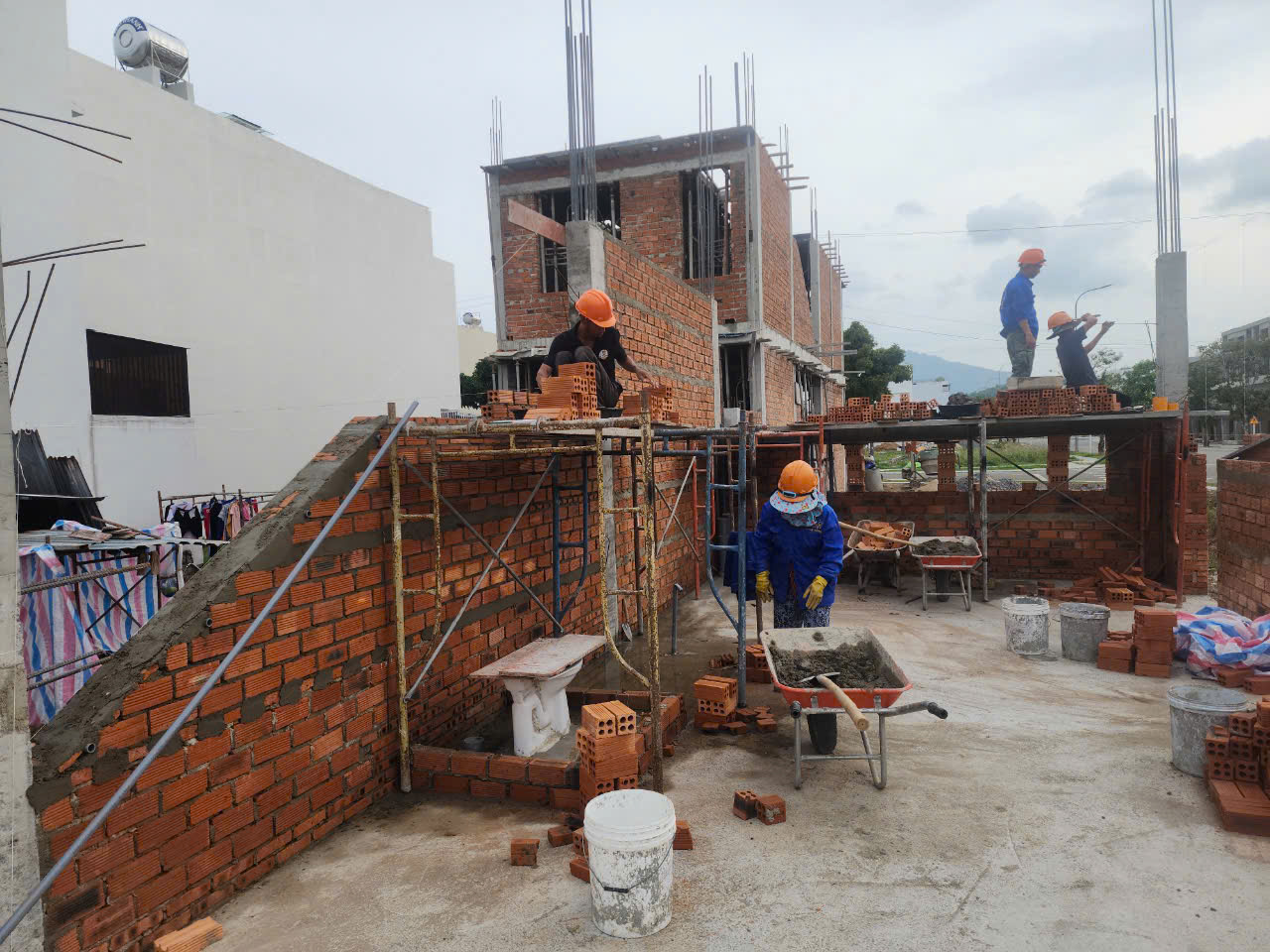 Xây dựng phần thô tại Bình Tân