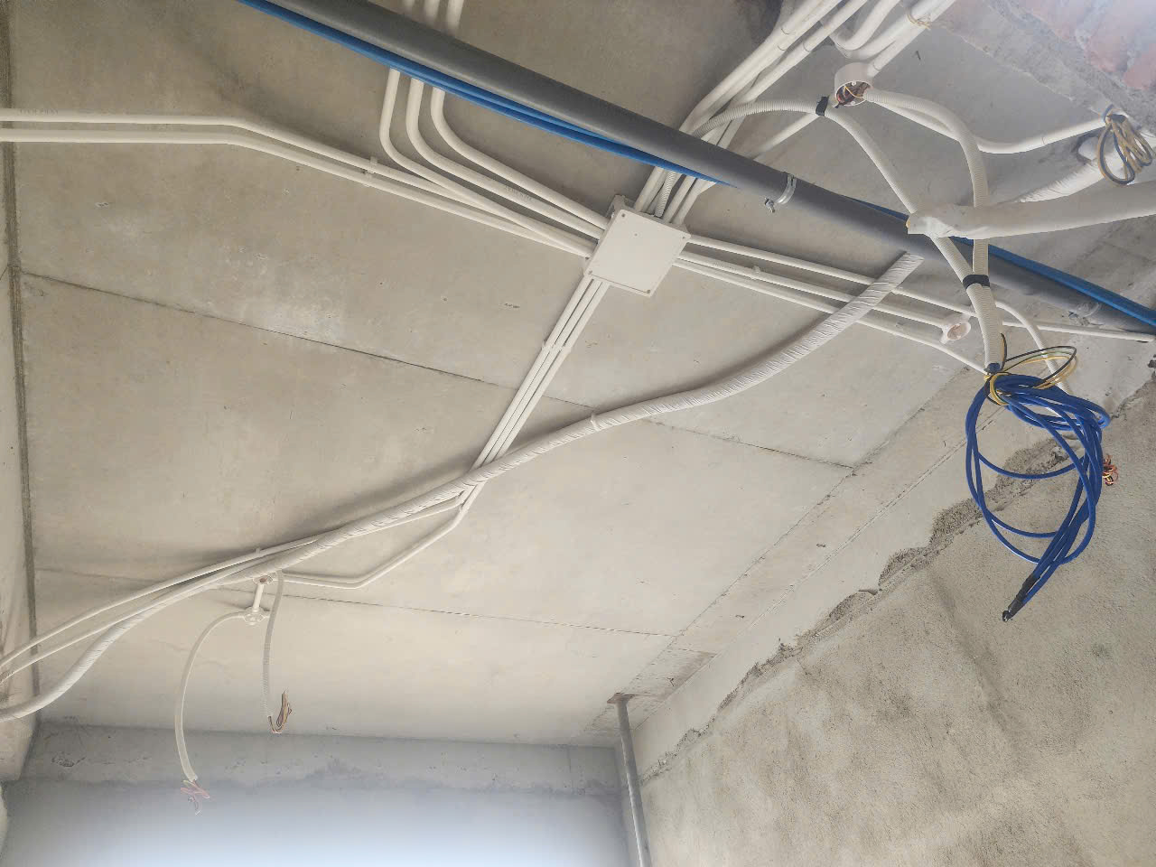 Xây dựng phần thô tại Bình Tân